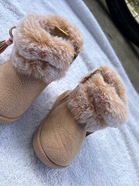 Plush Faux-Fur Baby Booties - Tan